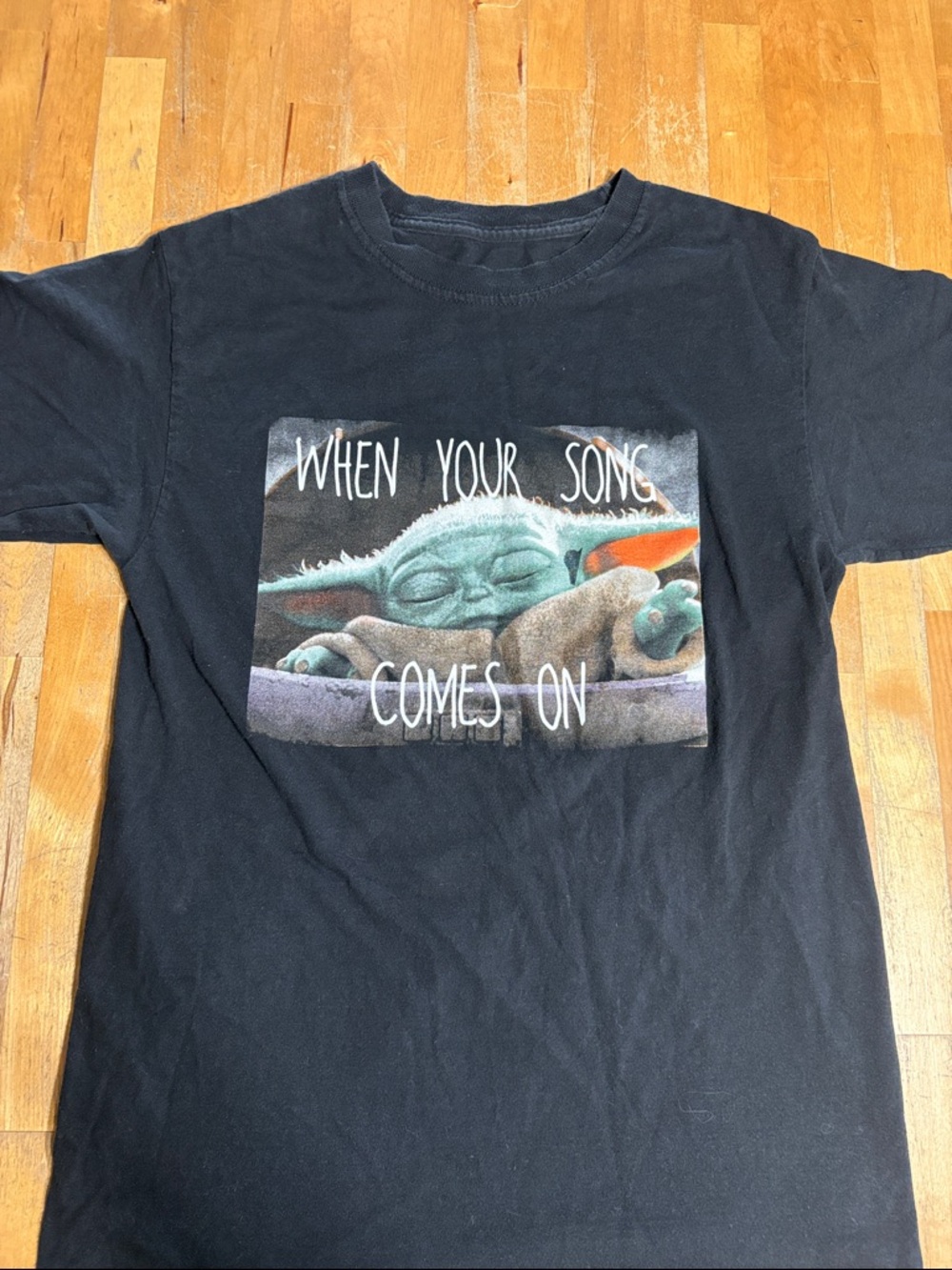 Star Wars Baby Yoda when your song comes on Tshirt